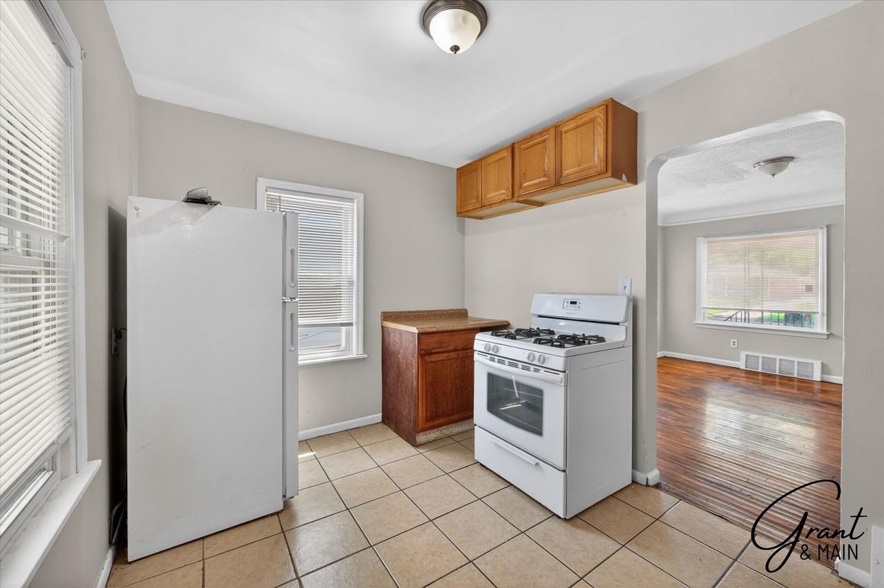 7466 W Parkway St - Photo 7 of 16