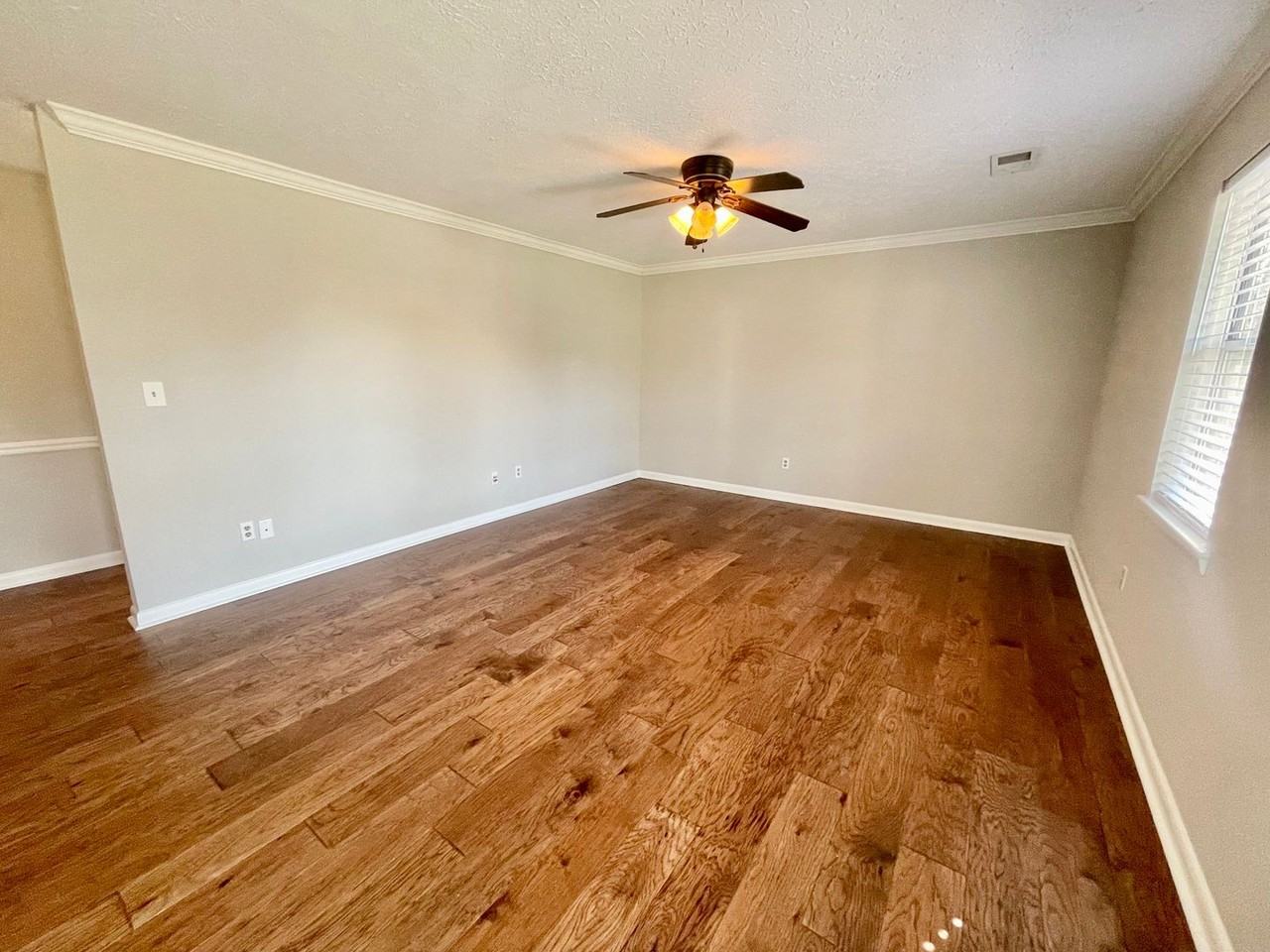 25647 Fairmount Dr - Photo 2 of 16