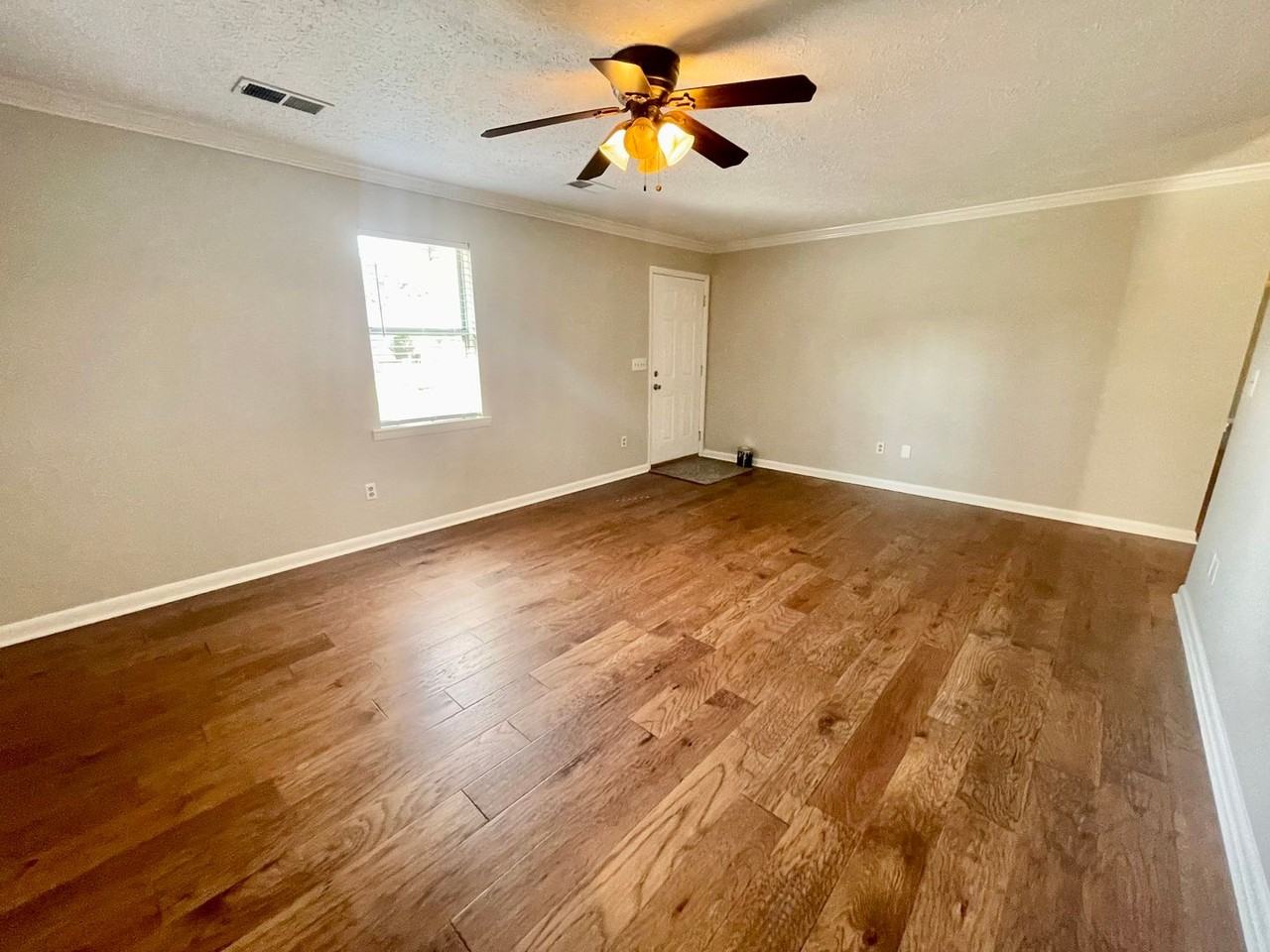 25647 Fairmount Dr - Photo 3 of 16