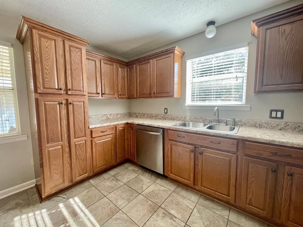 25647 Fairmount Dr - Photo 5 of 16