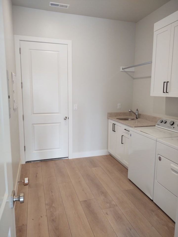 2830 E Snowberry Dr - Photo 3 of 9