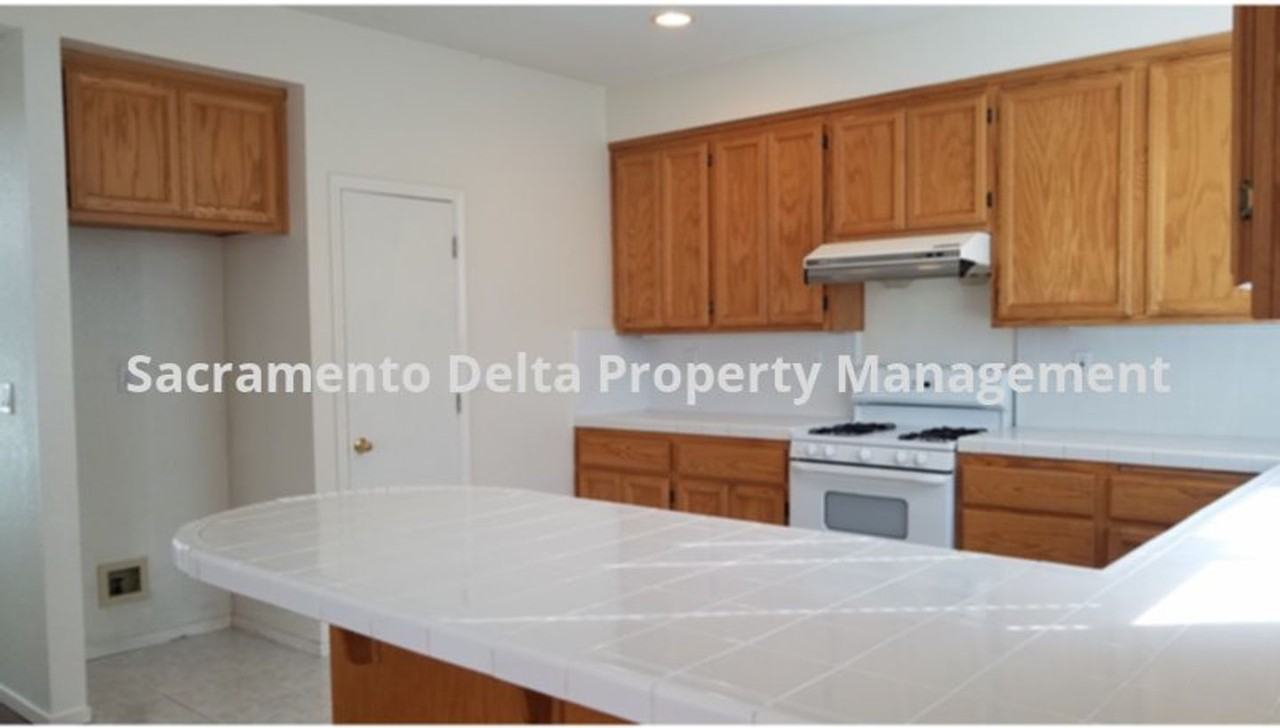 433 Coventry Ct - Photo 4 of 22