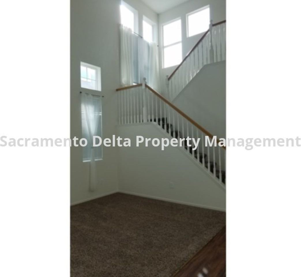433 Coventry Ct - Photo 7 of 22