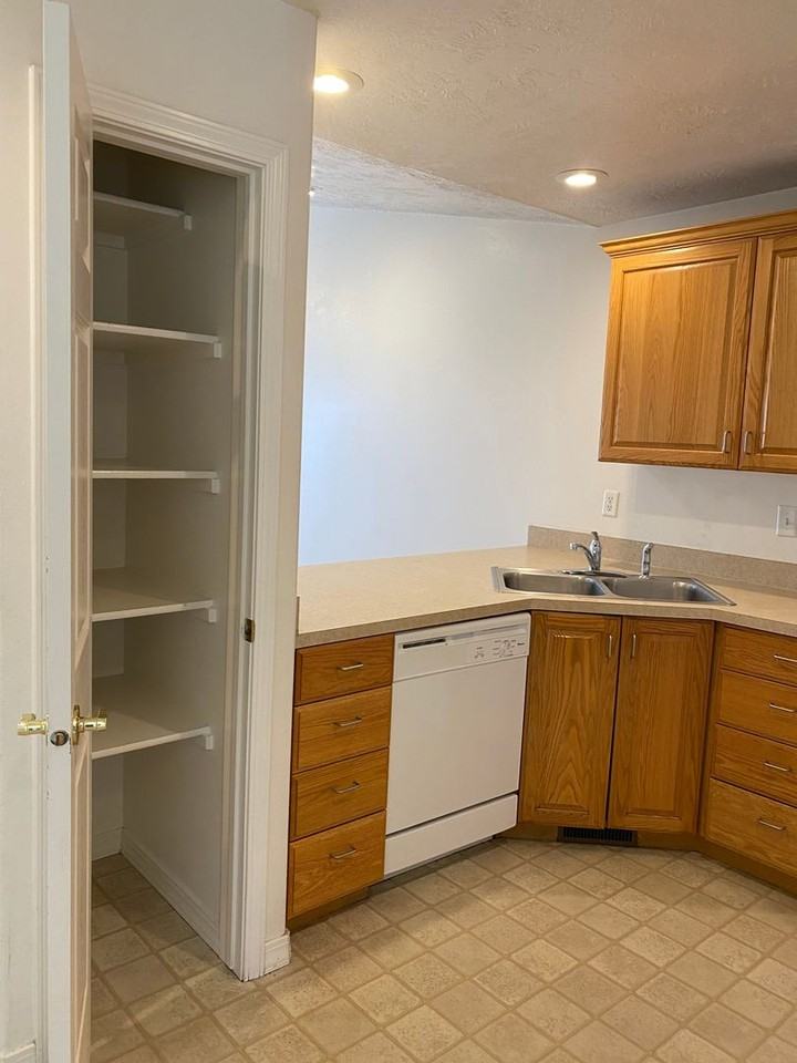 860 S 5th W - Photo 5 of 18