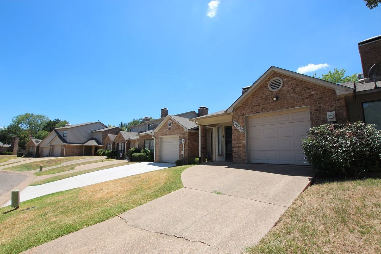 5839 Creekside Cir - Photo 2 of 32