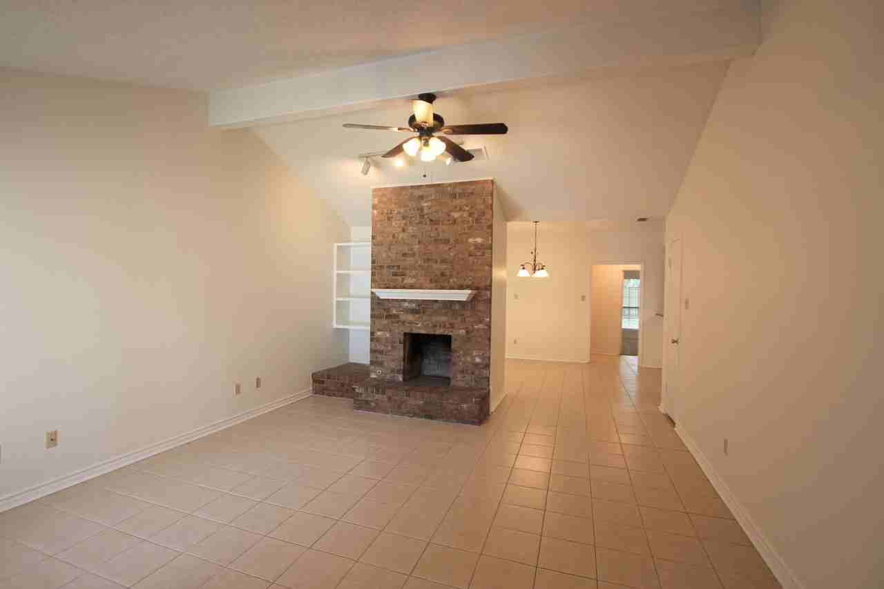 5839 Creekside Cir - Photo 3 of 32