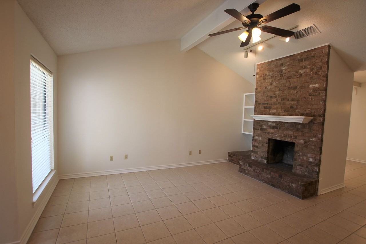 5839 Creekside Cir - Photo 4 of 32