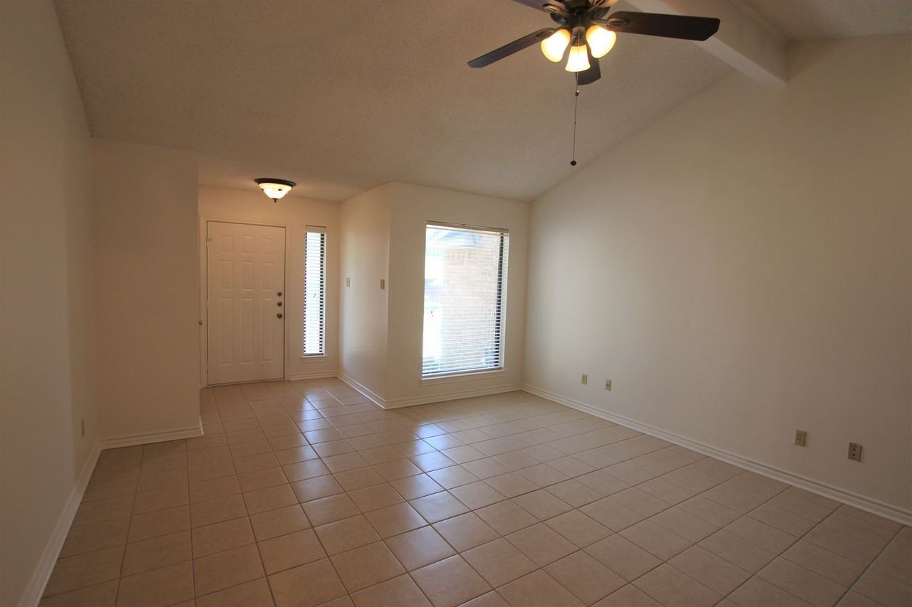 5839 Creekside Cir - Photo 5 of 32