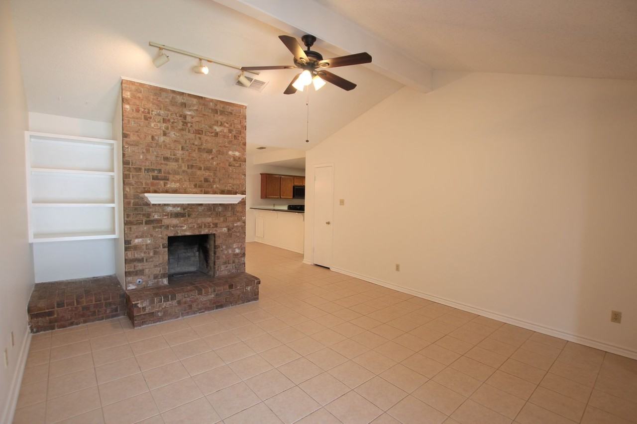 5839 Creekside Cir - Photo 6 of 32