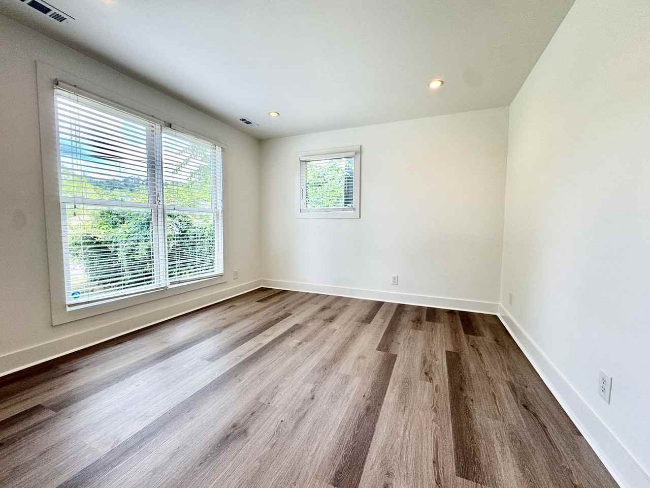 5706 Burgess Ave - Photo 5 of 32