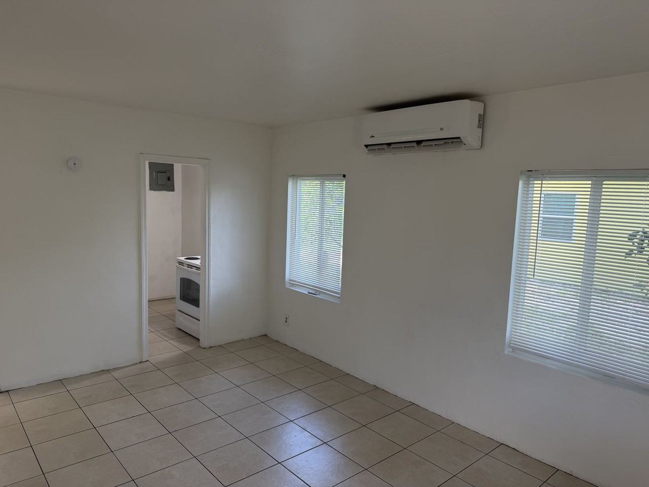 1444 Nw 4th St - Photo 5 of 10