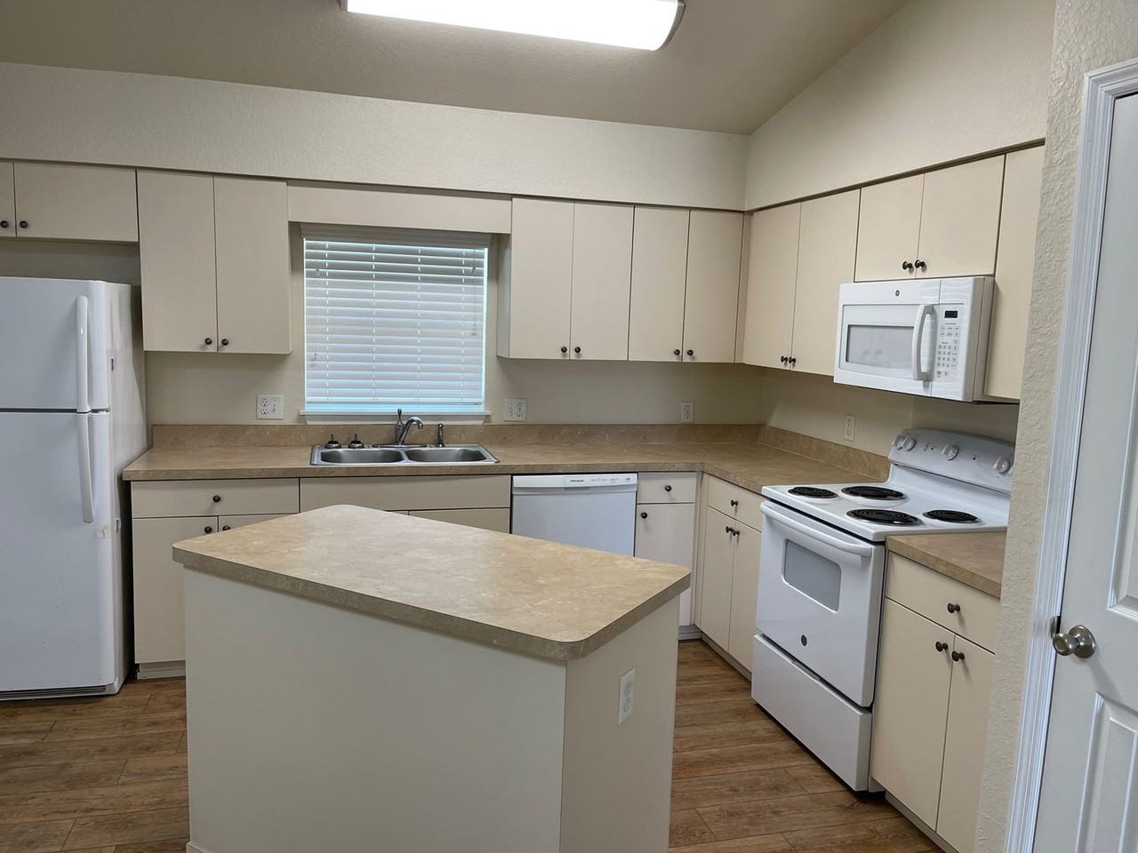8118 Juniper Rd - Photo 2 of 21