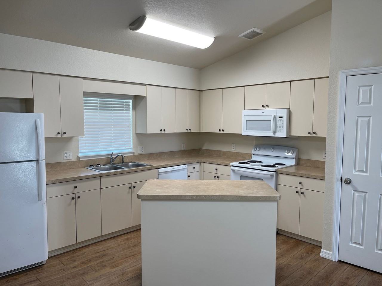 8118 Juniper Rd - Photo 4 of 21