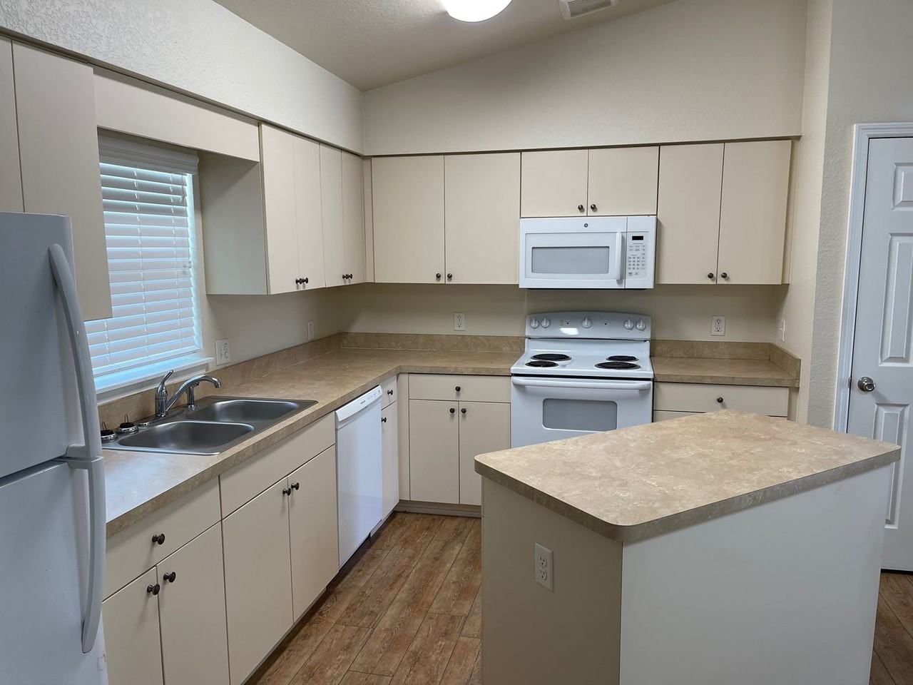 8118 Juniper Rd - Photo 5 of 21
