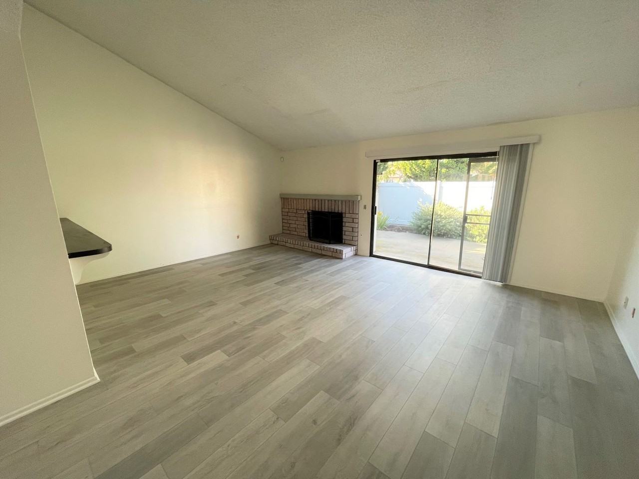 10428 Boulder Ct - Photo 3 of 22