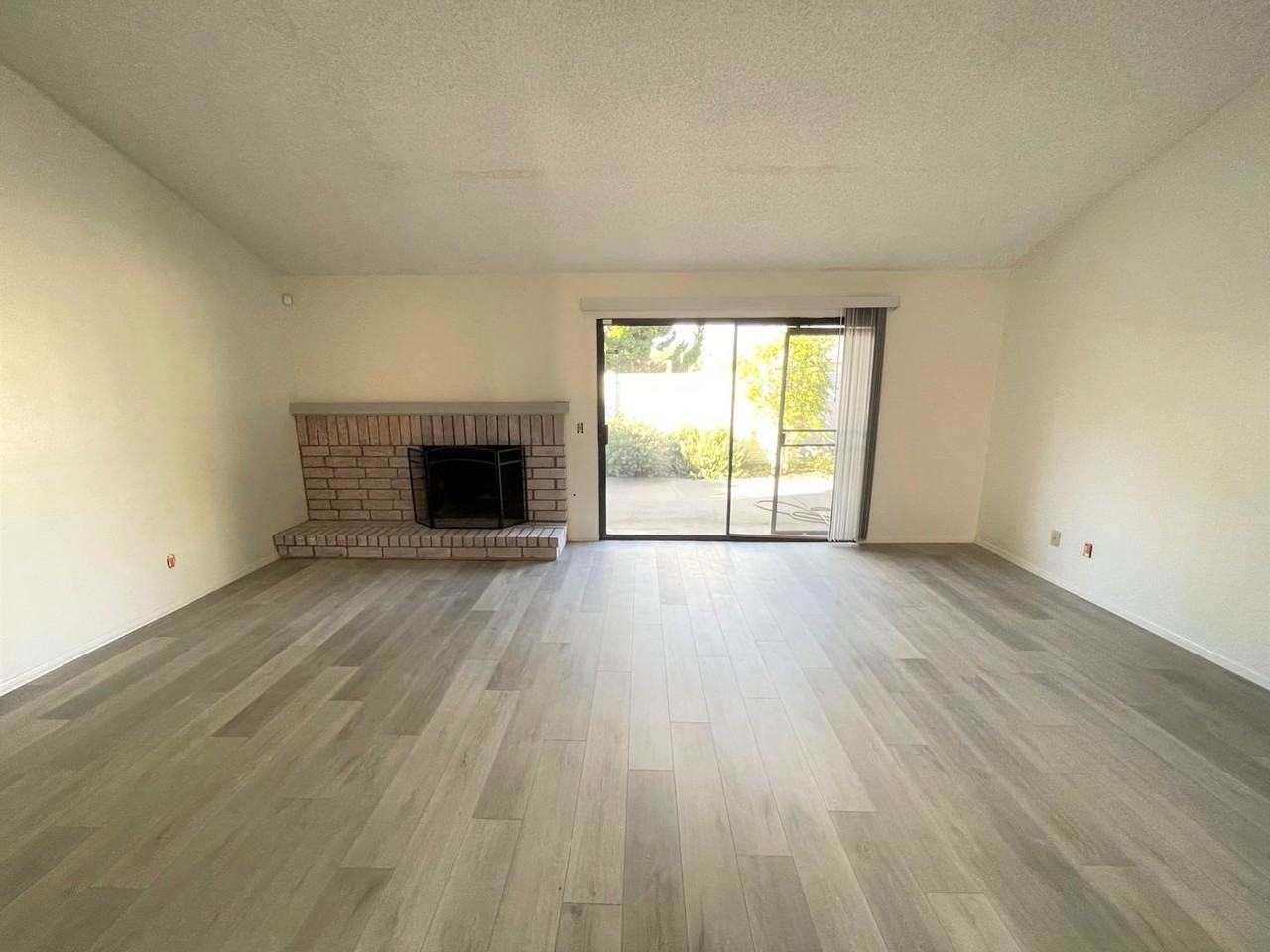 10428 Boulder Ct - Photo 4 of 22