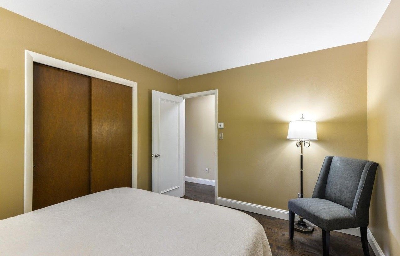 2025 Sheffield Ct - Photo 2 of 38