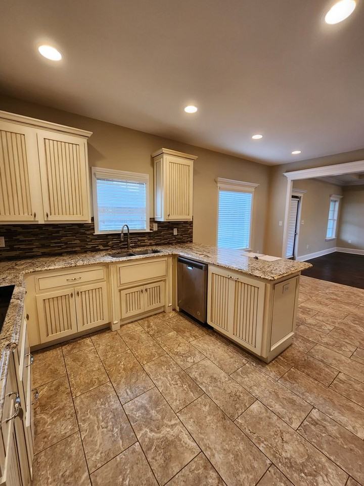 3927 Crusader Ct - Photo 5 of 19