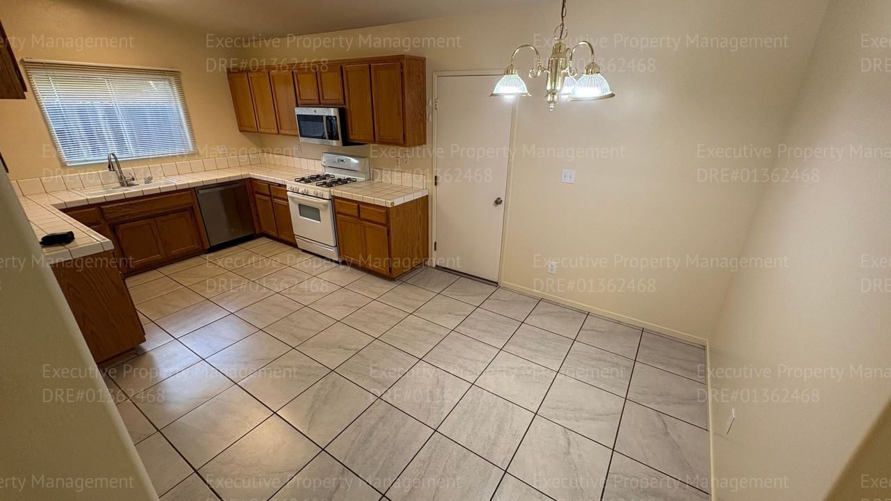 524 Sunset Meadow Ln - Photo 7 of 42