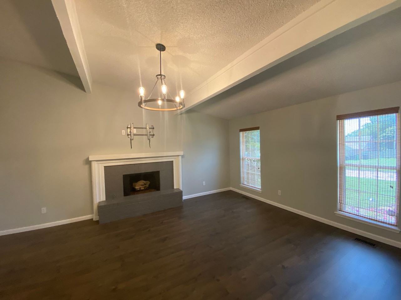 2433 Shady Tree Ln - Photo 5 of 24