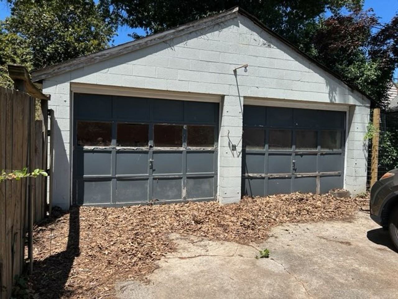 2300 Rosewood Ave - Photo 3 of 17