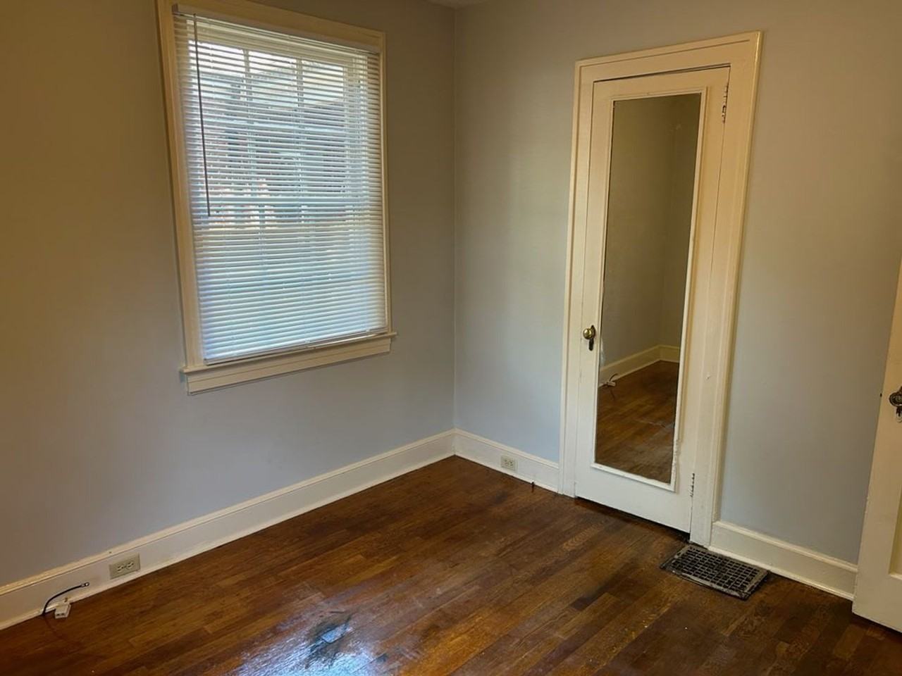 2300 Rosewood Ave - Photo 5 of 17