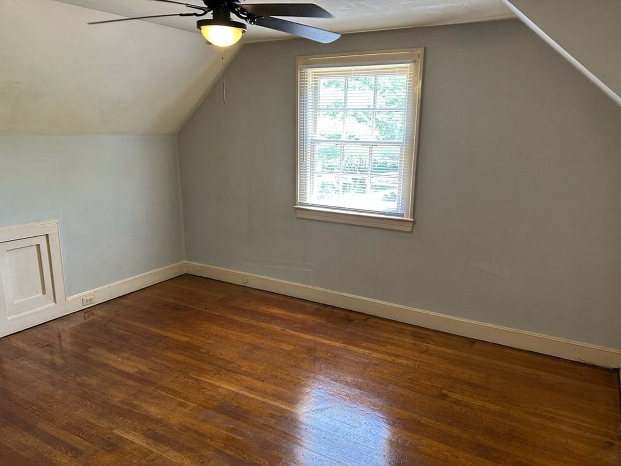 2300 Rosewood Ave - Photo 7 of 17