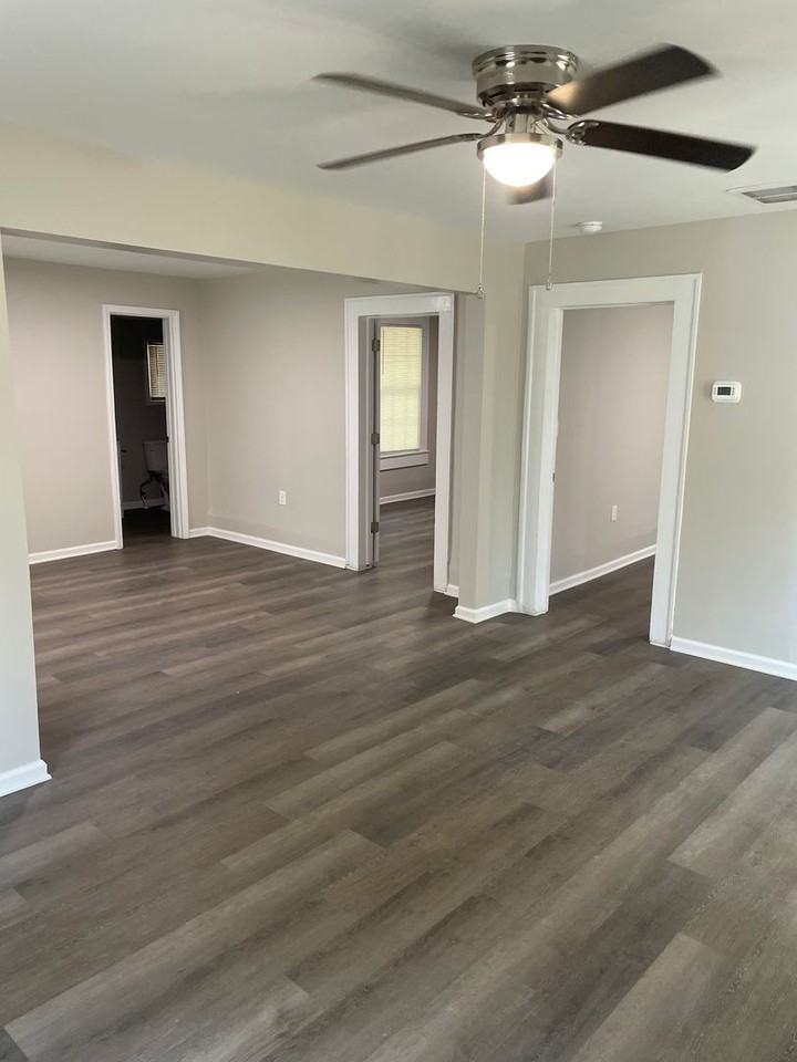 2320 Waterbury St - Photo 2 of 11