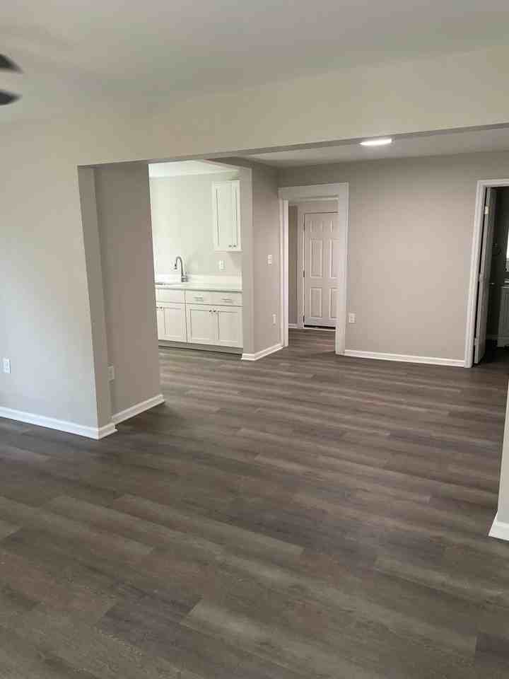 2320 Waterbury St - Photo 3 of 11