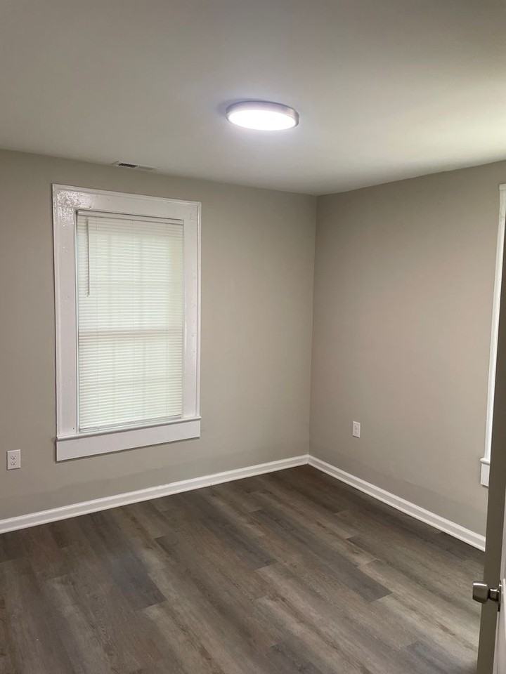 2320 Waterbury St - Photo 4 of 11