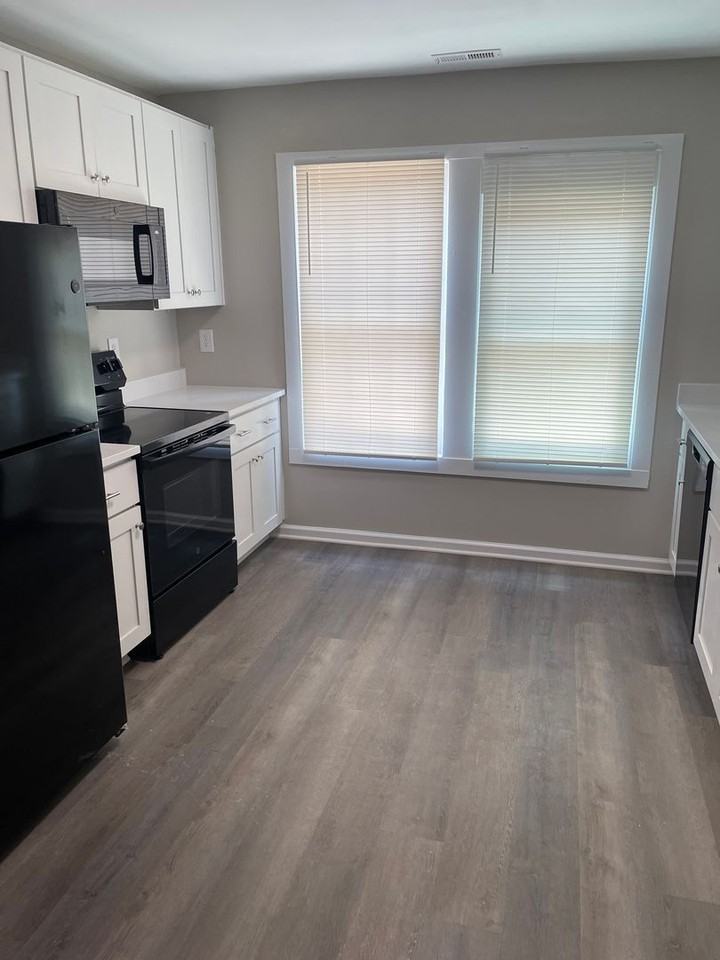 2320 Waterbury St - Photo 5 of 11