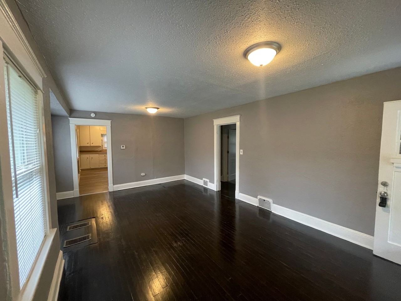 8226 Flora Ave - Photo 3 of 8