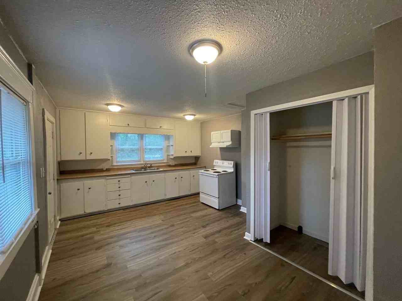 8226 Flora Ave - Photo 5 of 8