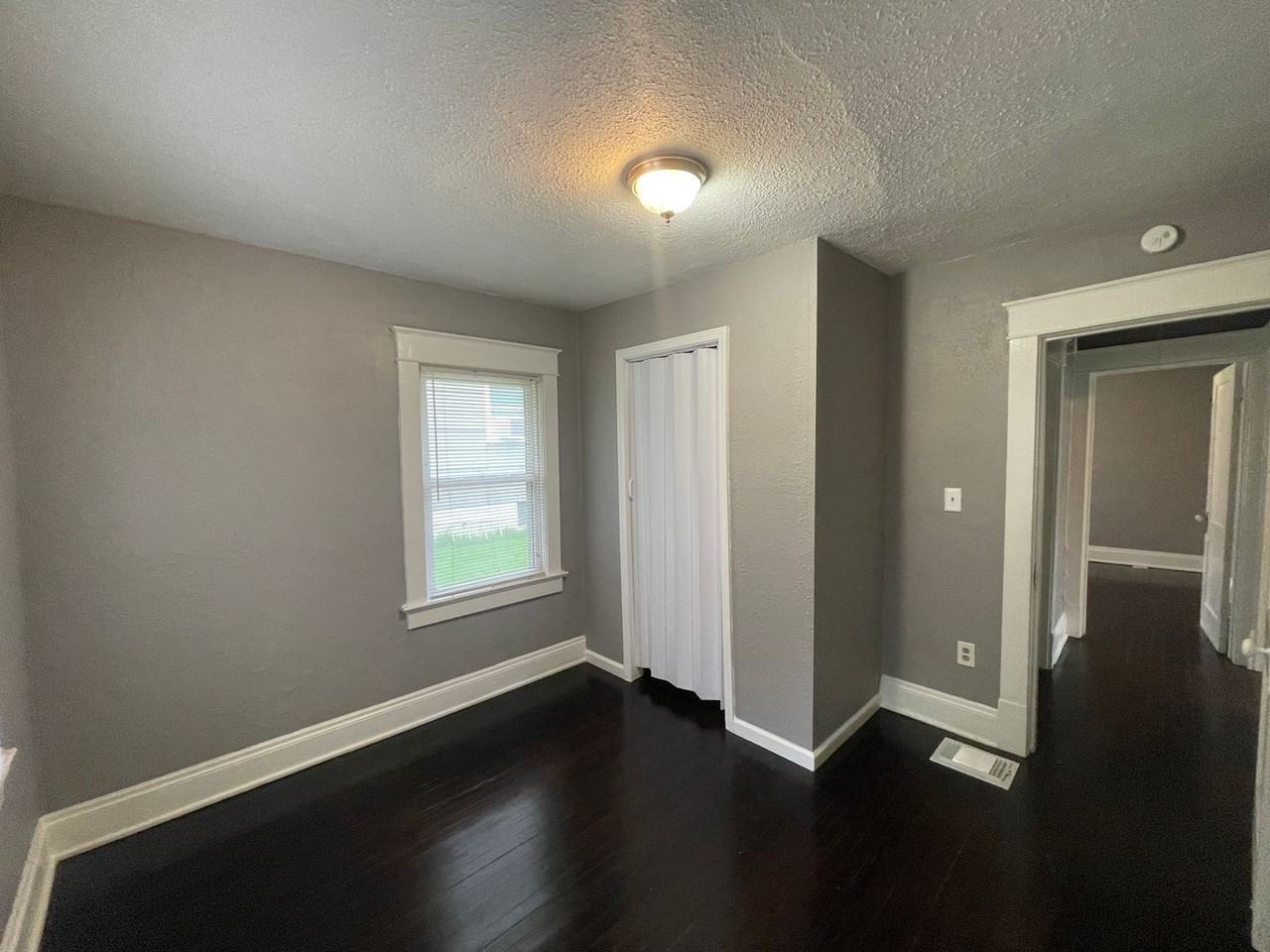 8226 Flora Ave - Photo 6 of 8