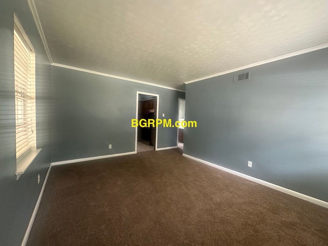 904 Brewer St - Photo 2 of 11