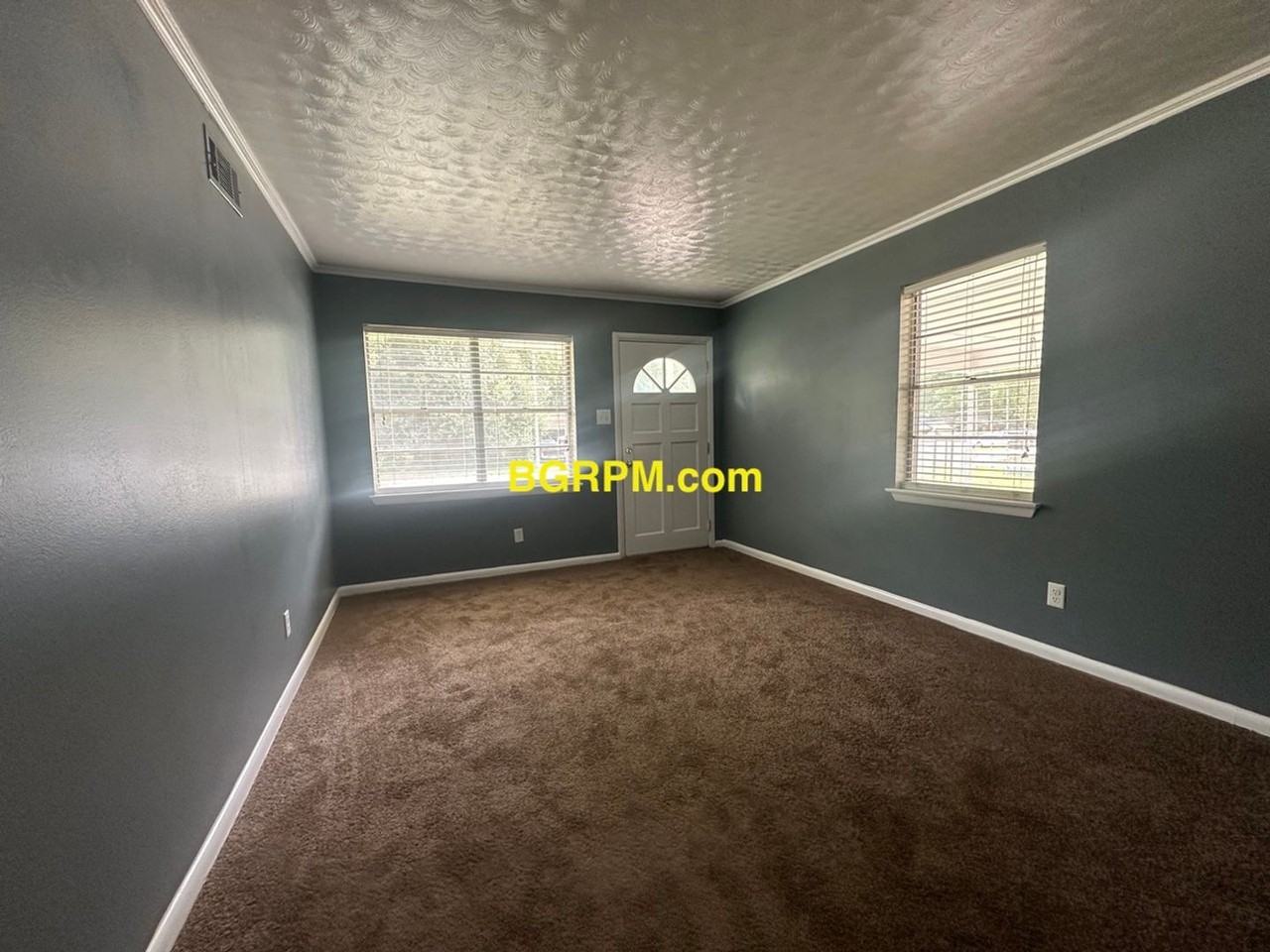 904 Brewer St - Photo 3 of 11