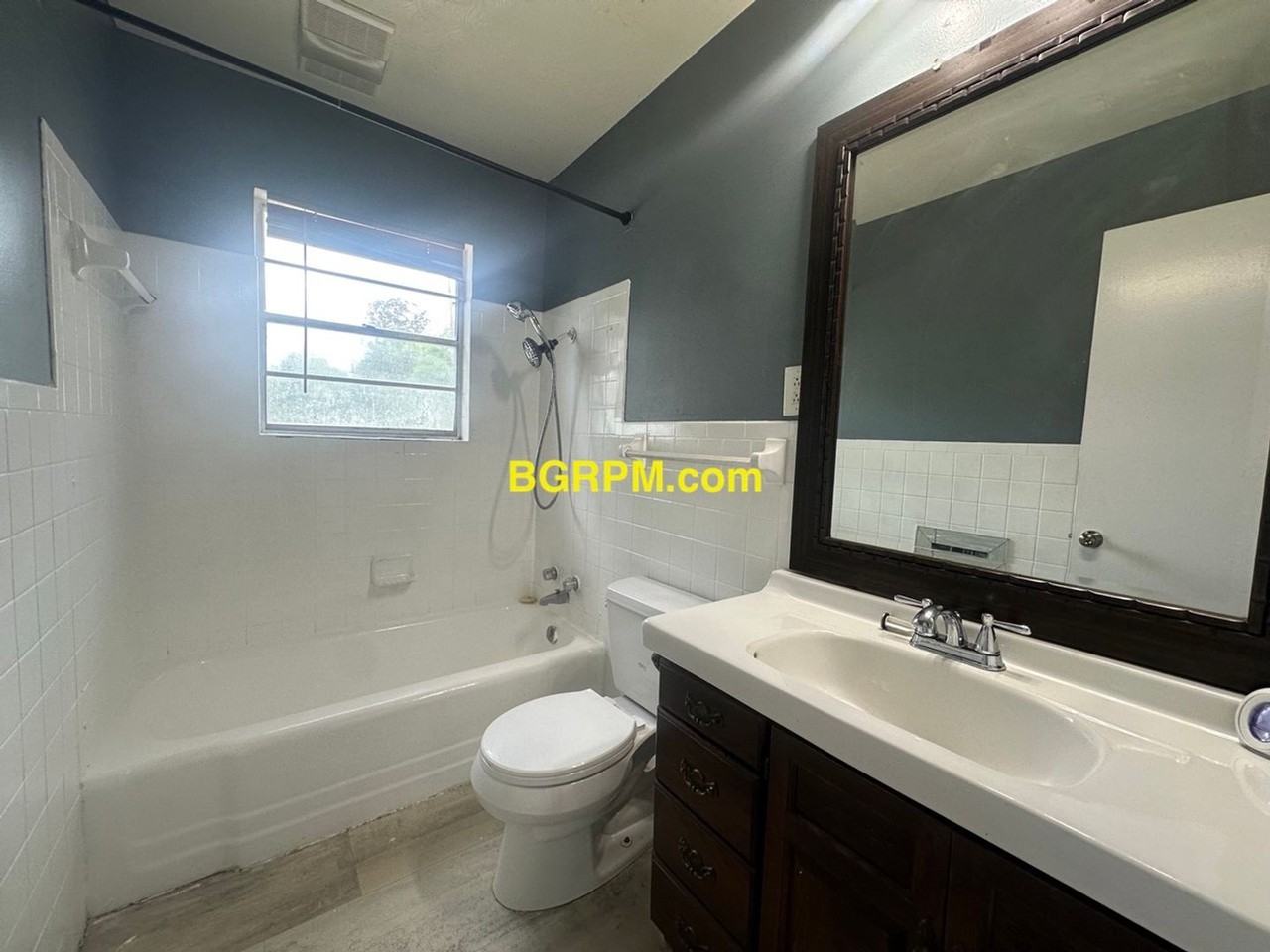 904 Brewer St - Photo 6 of 11