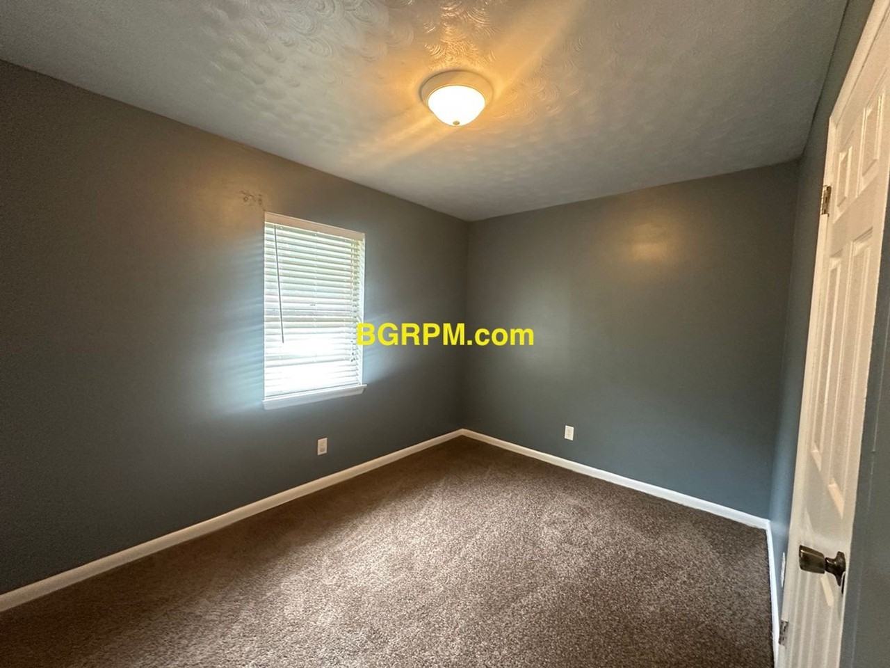904 Brewer St - Photo 7 of 11