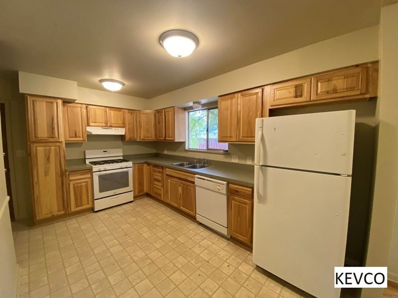 1313 Fairview Dr - Photo 4 of 17