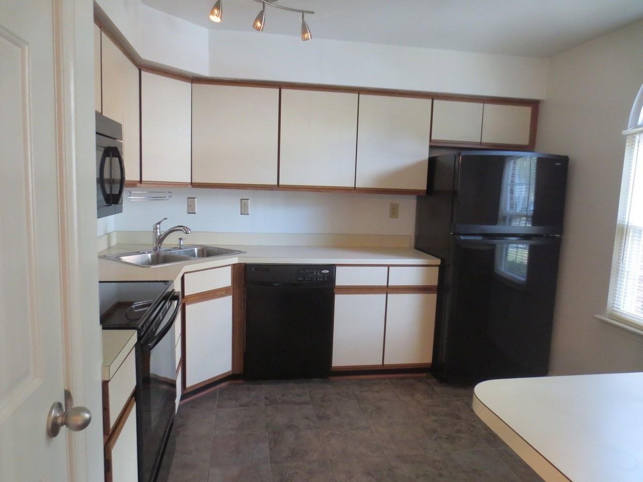 1523 Penrose Arch - Photo 5 of 20