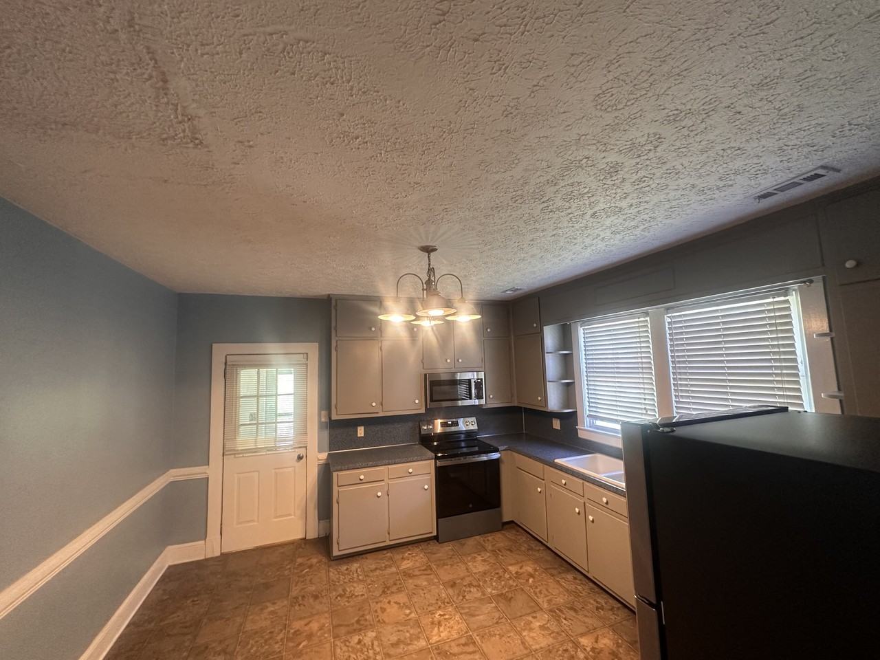 312 Montague St #1 - Photo 6 of 10