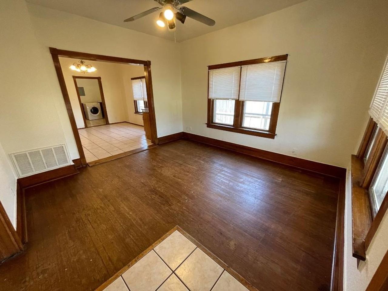 430 E Symmes St - Photo 3 of 13