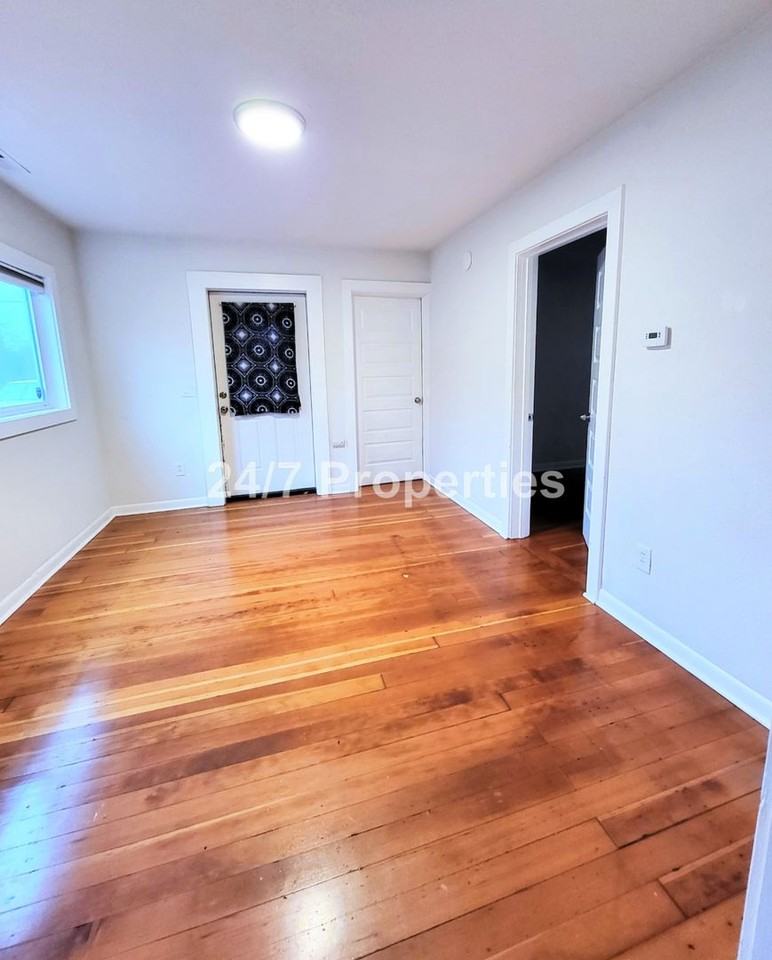 3215 Ne 73rd Ave - Photo 3 of 13