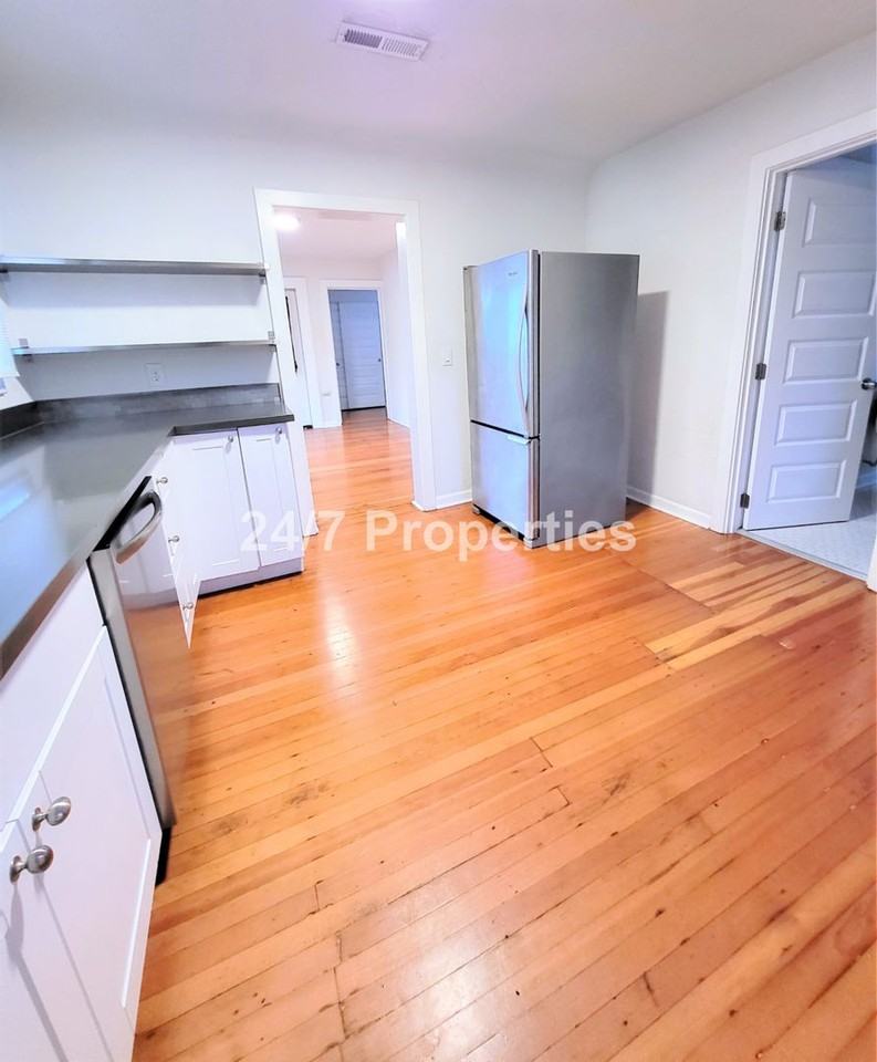 3215 Ne 73rd Ave - Photo 4 of 13