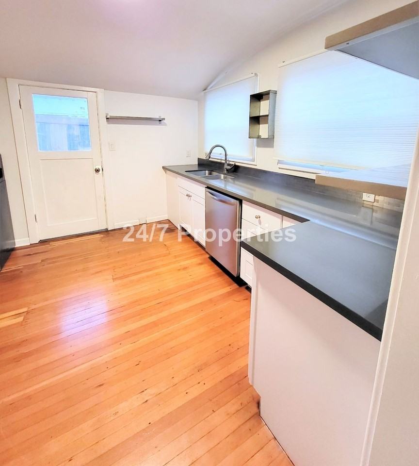 3215 Ne 73rd Ave - Photo 6 of 13