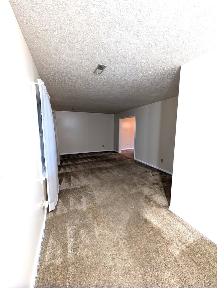 32 Gambol St #1 - Photo 4 of 47