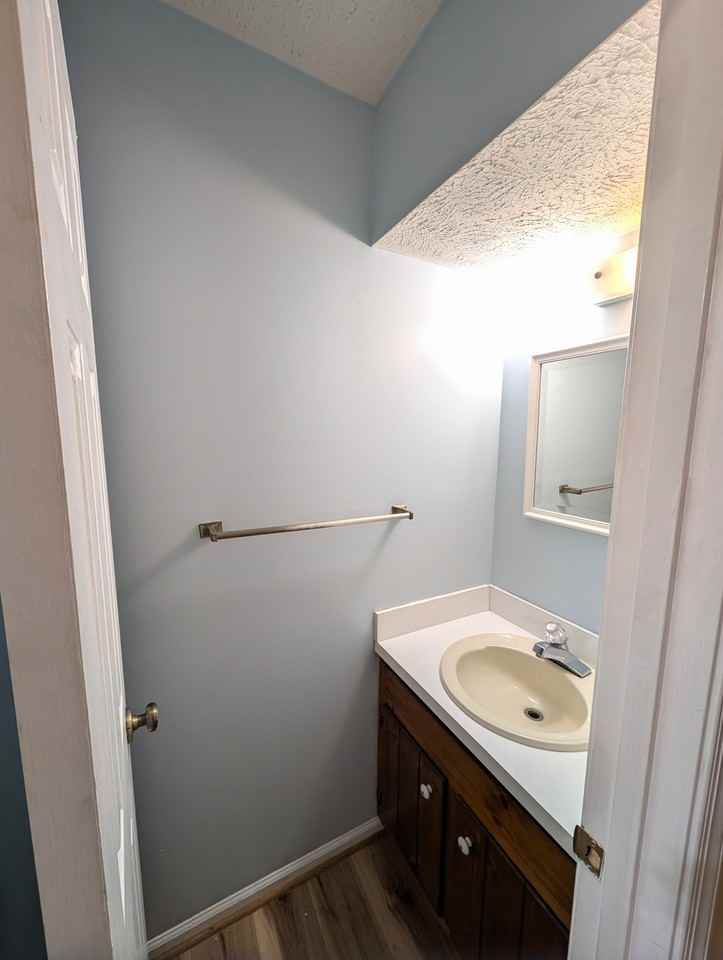 32 Gambol St #1 - Photo 6 of 47