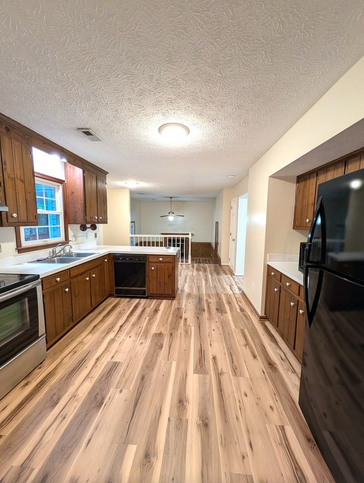 32 Gambol St #1 - Photo 7 of 47