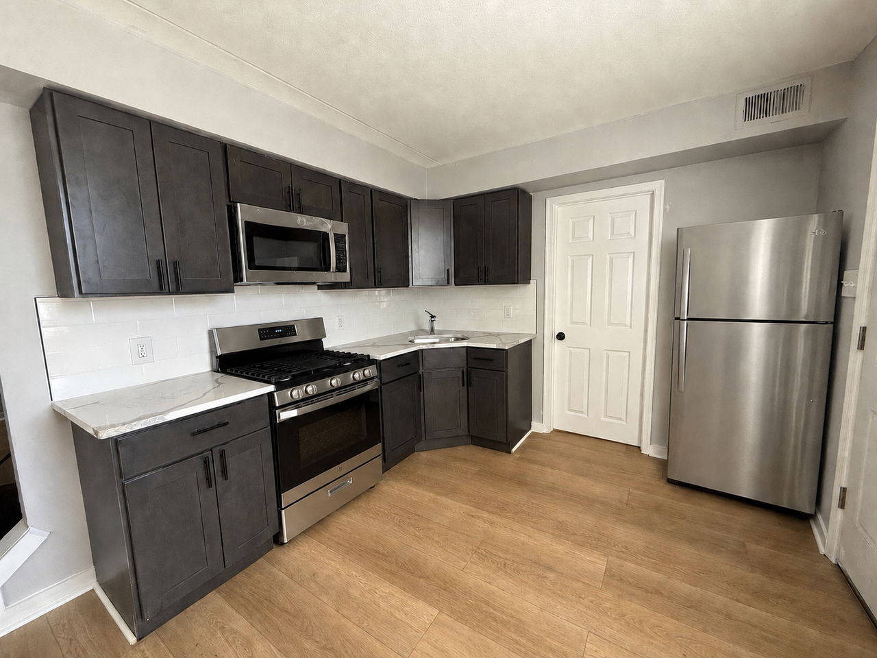430 E Mechanic St #1 - Photo 2 of 10