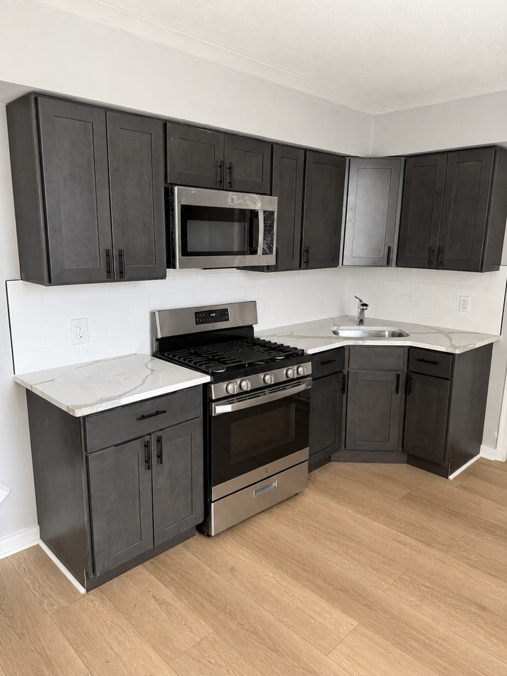 430 E Mechanic St #1 - Photo 3 of 10